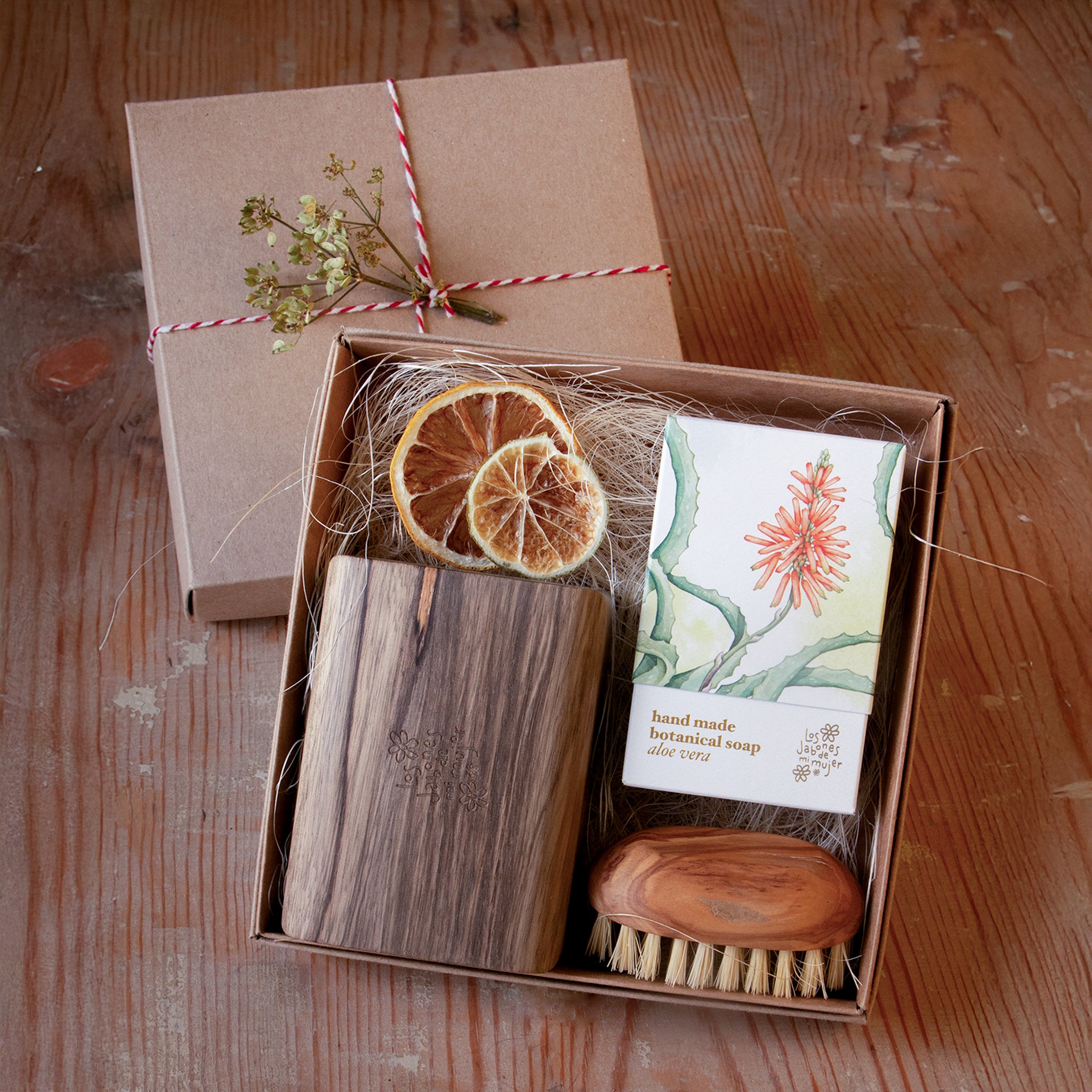 Caja regalo con jabonera de viaje de madera