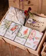 Caja de jabones para regalo con jabonera y saquito aromático de lavanda con crochet