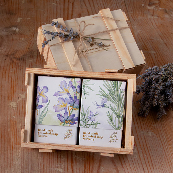 Caja de madera con dos jabones artesanales a elegir