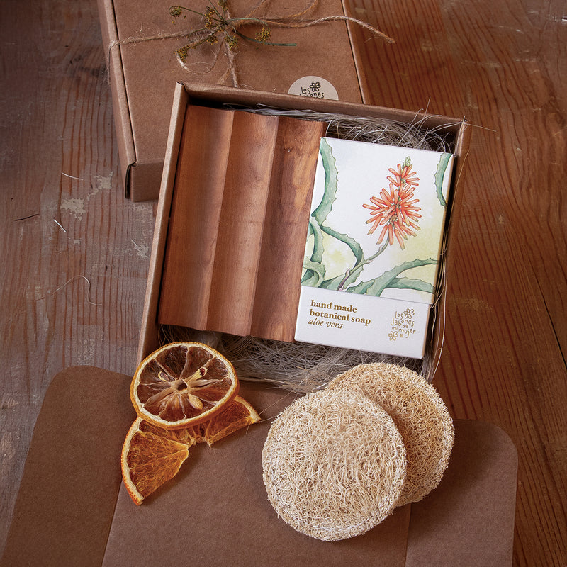 Caja peeling facial con jabón de oliva y aloe vera, luffa y jabonera de olivo