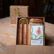 Caja regalo con jabón de oliva y aloe vera, jabonera y cepillo de madera de olivo