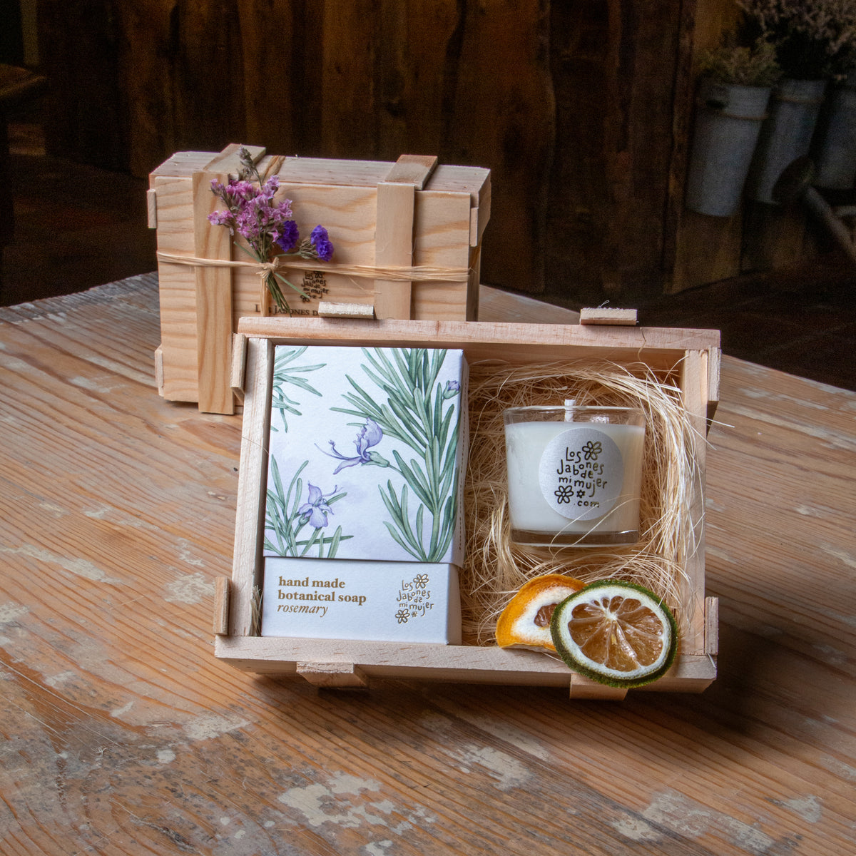 Caja regalo con vela y jabón artesanal de romero