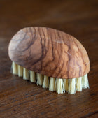 Cepillo de madera de olivo para limpieza de uñas