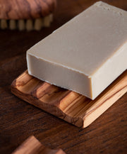 Jabonera de madera de olivo con jabón natural - Los Jabones de Mi Mujer