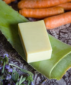 Jabón de Oliva al Aloe Vera sobre hoja de aloe vera - Los Jabones de Mi Mujer